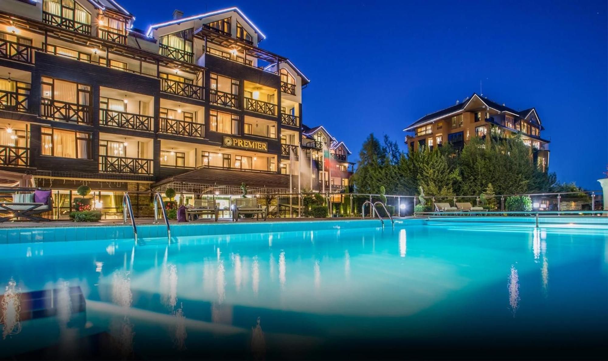Premier Luxury Mountain Resort Bansko Exterior foto The complex at night